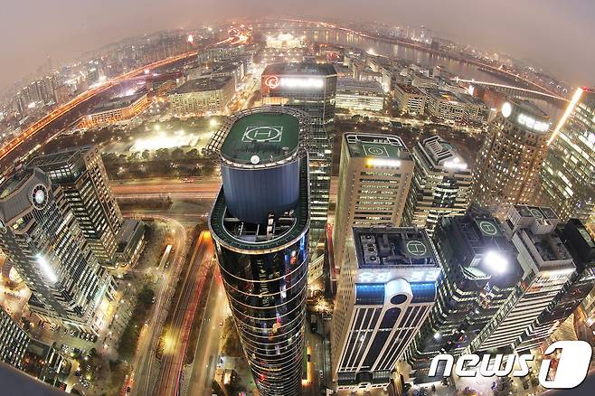 서울시 영등포구 여의도 증권가 일대.2017.12.29/뉴스1 © News1 임세영 기자
