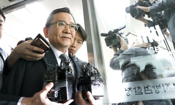 김학의 전 법무부 차관이 서울 동부지검으로 출두하고 있다. 임현동 기자