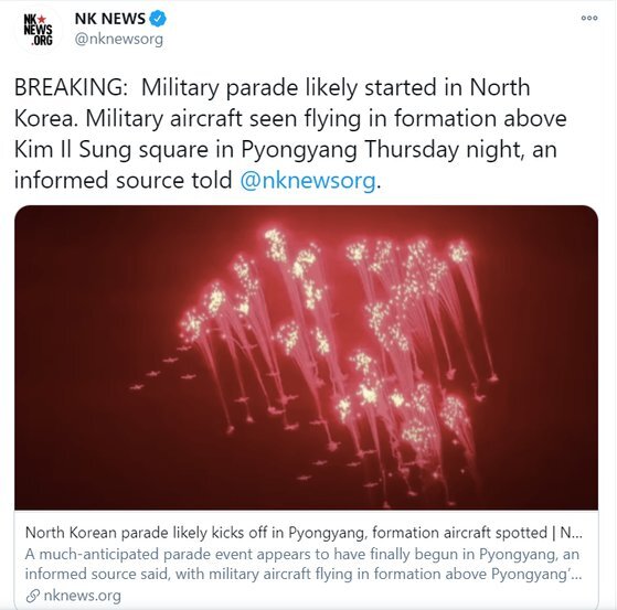 미국의 북한 전문매체 NK뉴스가 14일 트위터 계정을 통해 "북한이 열병식을 개최했다"고 전했다. 트윗 속 사진은 지난해 10월 당 창건기념일 열병식 당시 전투기들이 부채살 대형으로 축포를 연출하는 모습. [NK뉴스 트위터 캡처]