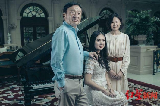 야오안나가 아버지 런정페이 화웨이 회장과 어머니와 찍은 사진. /중국 홍성신문