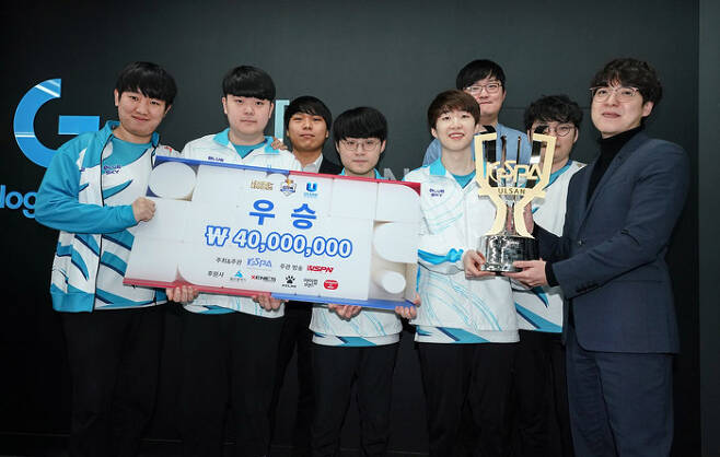 Damwon Kia poses on Jan. 2 after winning the KeSPA Cup (KeSPA)
