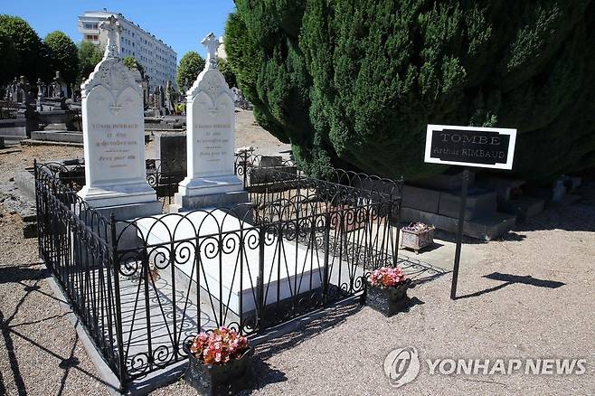 프랑스 '천재시인' 랭보가 묻혀있는 샤를빌메지에르 묘지 [AFP=연합뉴스 자료사진. DB 및 재판매 금지]