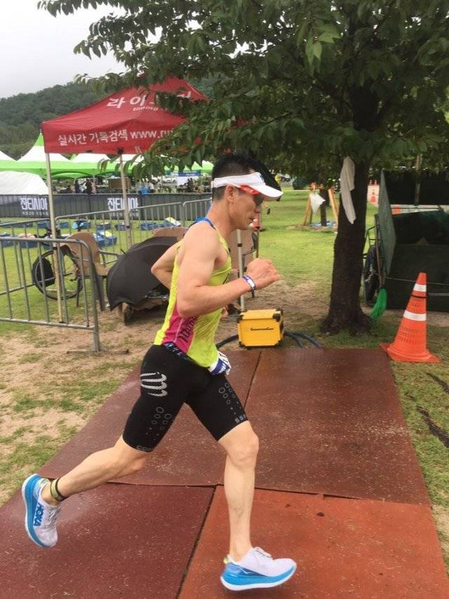 정민호 대표는 2004년 춘천마라톤 마라톤 풀코스에서 2시간 59분 30초로 ‘꿈의 기록’인 서브스리(3시간 안쪽 기록)를 달성했다. 정민호 대표 제공.