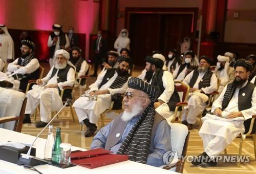 지난해 9월 12일 카타르 도하의 아프가니스탄 평화협상 개회식에 참석한 탈레반 대표단. [AP=연합뉴스]