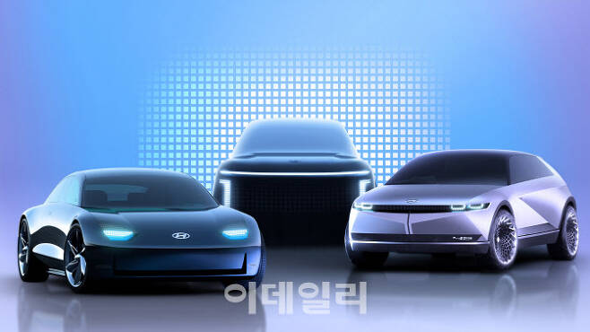 현대차 아이오닉 브랜드 제품 라인업 렌더링 이미지. (왼쪽부터) 아이오닉 6, 아이오닉 7, 아이오닉 5)