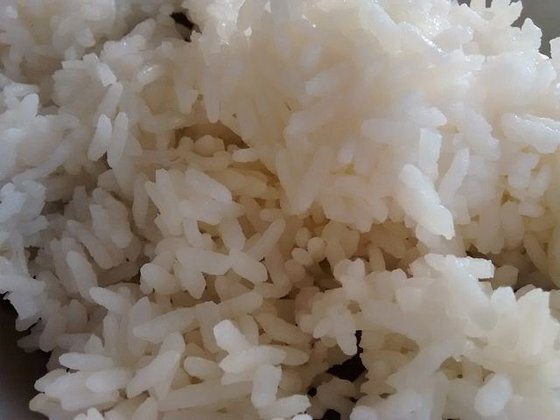 칼로스는 비교적 쌀알이 긴 중립종으로 구분된다. 찰기나 구수함이 적어 미국에서 잠발리야 요리에 주로 사용한다. [사진 Mx. Granger on Wikimedia Commons]