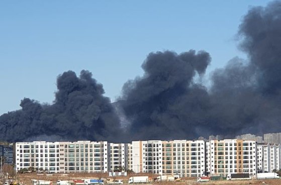 17일 오후 1시 42분쯤 울산 북구 한 공장에서 불이 났다. 연합뉴스