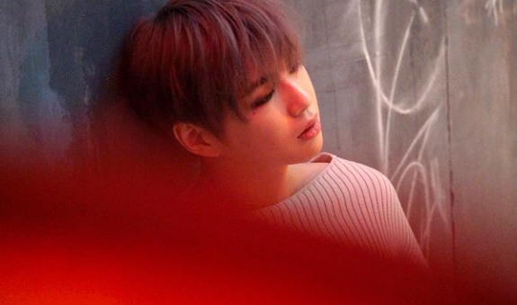 Kang Daniel posted a picture on his Instagram on the 17th with an article entitled Coming soon!!!!!!!!!Kang Daniel, in the open photo, is staring somewhere against the wall, and the deadly visual and dreamy atmosphere catches the attention of the viewer.Also, the message that seemed to predict a comeback raised the expectation of fans.Kang Daniel released the single State of Wonder with singer-songwriter Anthony Russo and EDM producer and artist Inverness on the 15th./ Photo: Kang Daniel Instagram