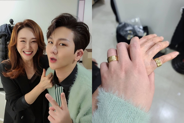Singer Kim Soo Chan flaunted his couple ring with Joo Hyun-miKim Soo Chan said on his Instagram on the 17th, SBS is popular. As soon as the waiting room is over, Hyun Mee Sam and Han-Cut are in the waiting room.I asked Hyun Mee to share my little finger ring before the stage was actually up. Kim Soo Chan in the public photo poses with the presidential candidate Joo Hyun-mi staring at the camera.The bright smile of the two and the warm chemistry capture the attention of the viewers.Kim Soo Chan said, # Popular song # Love alone hat #Joo Hyun-mi # Kim Soo Chan # Tension # 18k gold ring #  # Eyes wide open # Check # Jealous Prohibition # # Hyun Mee Sam # Nice weekend # Dreams # Charney Love # Won # Always Chun Gunmanma # Behind # YouTube # Expect Hashtag added.Kim Soo Chan is working with Joo Hyun-mi as a new song Love is not enough.Photo: Kim Soo Chan Instagram