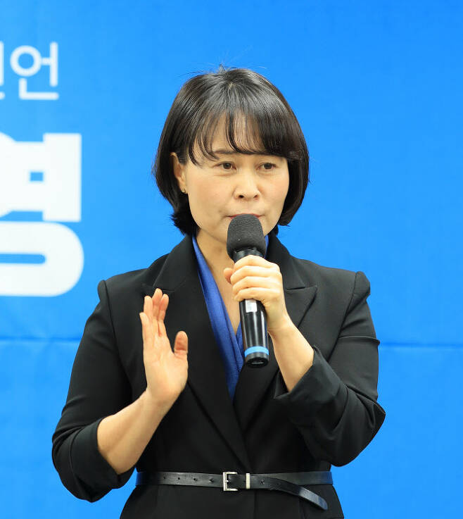 박인영 부산시의원이 18일 더불어민주당 부산시당에서 부산시장 보궐선거 출마를 선언하고 있다.(사진=연합뉴스)