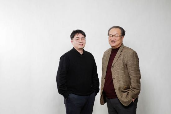 유니스트 정홍식 교수(우측)과 임동혁 박사(좌측).
