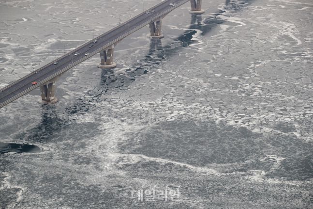 한파에 얼어붙은 한강.ⓒ데일리안 류영주 기자