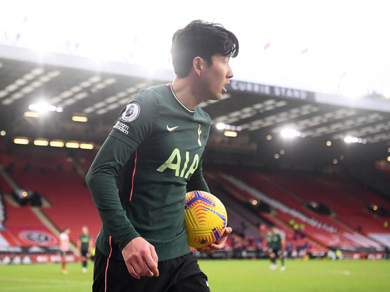 Son Heung-min of Tottenham Hotspur carries the ball during Spurs' match against Sheffield United at Bramall Lane in Sheffield on Jan. 17. With an assist during the game, Son has now been involved in 100 English Premier League goals throughout his career. [REUTERS/YONHAP]