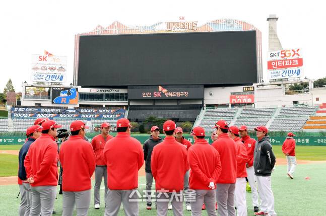 SK 선수들이 인천SK행복드림구장에서 마무리 훈련을 하고있다. 김도훈기자 dica@sportsseoul.com