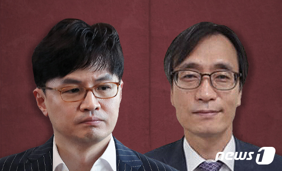 한동훈 검사장(왼쪽)과 정진웅 광주지검 차장검사. © News1 최수아 디자이너