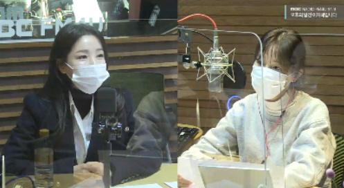 남규리(왼쪽)가 MBC FM4U '오후의 발견 이지혜입니다'에서 청취자들과 소통했다. 보이는 라디오 캡처