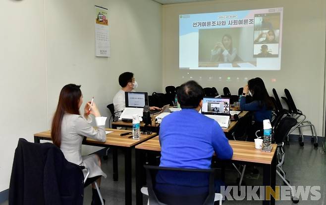 ▲ 홍형식 한길리서치 소장이 ‘선거여론조사와 사회여론조사’를 주제로 화상 교육을 진행하고 있다. 사진=박효상 기자