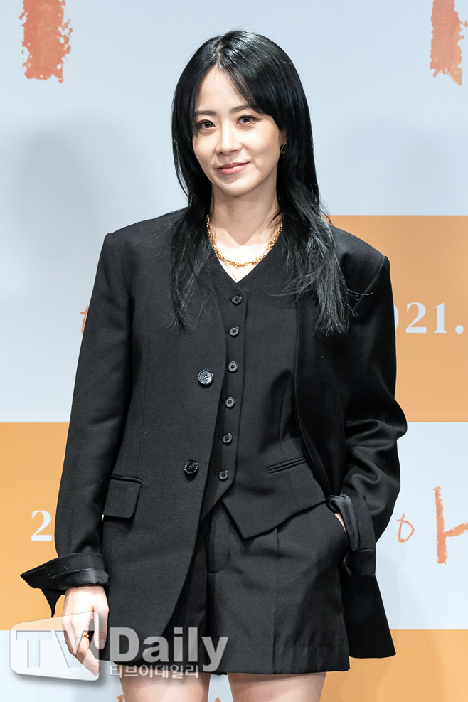 On this day, Kim Hyun-tak, Actor Kim Hyang Gi and Ryu Hyun-kyung attended the event.The film Ai is a work that depicts the warm comfort and healing that begins when Kim Hyang Gi, who became an early adult, becomes a babysitter of a novice mother, Young Chae (Ryu Hyun-kyung), who raises a child alone without any place to depend on.