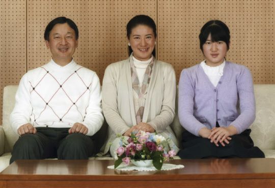 왼쪽부터 나루히토 일왕, 마사코 왕비, 아이코 공주. /일본 궁내청 제공