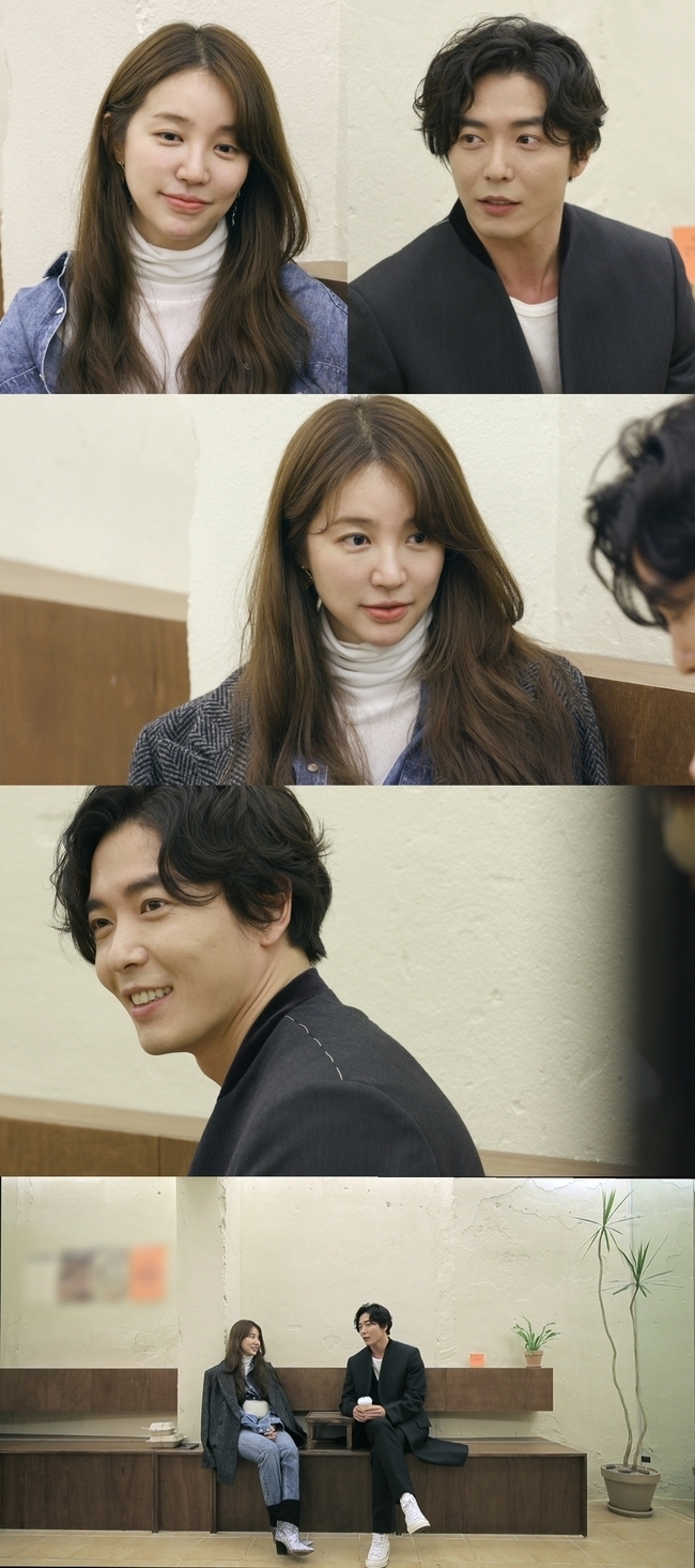 The meeting between Yoon Eun-hye and Kim Jae-wook is revealed.On January 22, KBS 2TV Stars Top Recipe at Fun-Staurant, Yoon Eun-hye opens the Oksu-dong grace restaurant and meets with the representative cold-hearted actor Kim Jae-wook with a special meal menu made by himself.lineYoon Eun-hye was curious to meet someone with a tteokbokki, which reproduces the taste of the house in front of the school, and a fish cake menu that was rolled with rice paper and fried.The main character who was waiting for the place where Yoon Eun-hye came to visit with excitement was Actor Kim Jae-wook.The Stars Top Recipe at Fun-Staurant family members who were watching VCR in the appearance of Kim Jae-wook also cheered with pleasure.Yoon Eun-hye and Kim Jae-wook have been in a tight relationship since they were breathed in the drama Coffee Princes No. 1 store, which was broadcast in 2007 and caused syndrome.The versatile actor Kim Jae-wook from the model is called the most irreversible decadent atmosphere and the representative cold-hearted actor of Korea.As soon as I met him on this day, a bright smile was caught on the faces of the two people who greeted me with goodwill.Kim Jae-wook said, My mother said that she wanted to act because she was so good at cooking at the Stars Top Recipe at Fun-Staurant. She surprised the Stars Top Recipe at Fun-Staurant family members by revealing her fanfare for Yoon Eun-hye.The news is that Lee Min-ji