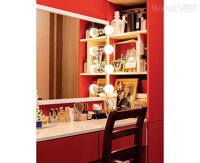 침실 옆 메이크업 공간.