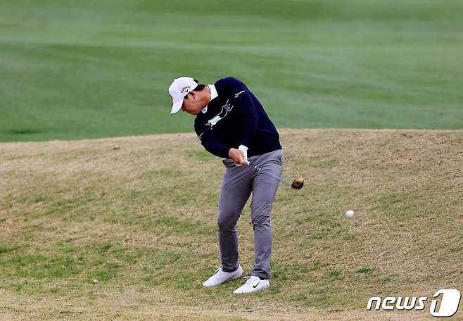 김시우가 24일(한국시간) PGA투어 아메리칸 익스프레스 3라운드에서 샷을 날리고 있다. © AFP=뉴스1