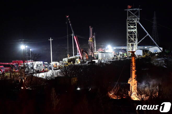 중국 금광 폭발사고 구조현장 © 로이터=뉴스1 © News1 최서윤 기자