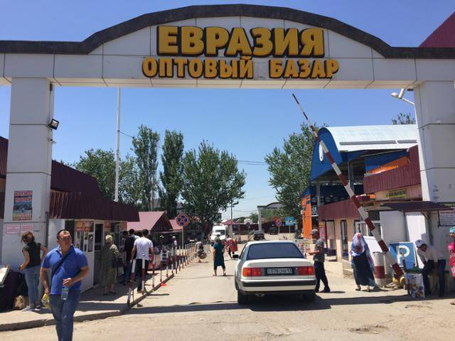 카자흐스탄 국경도시 사라가쉬의 유라시아 시장. 이동학 작가