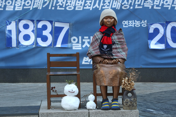 A bronze statue of a young girl representing comfort women victims near the former Japanese embassy in central Seoul is pictured Jan. 8, the day a Seoul district court made a landmark ruling that the Japanese government is responsible for paying damages to victims of its wartime sexual slavery. [YONHAP]