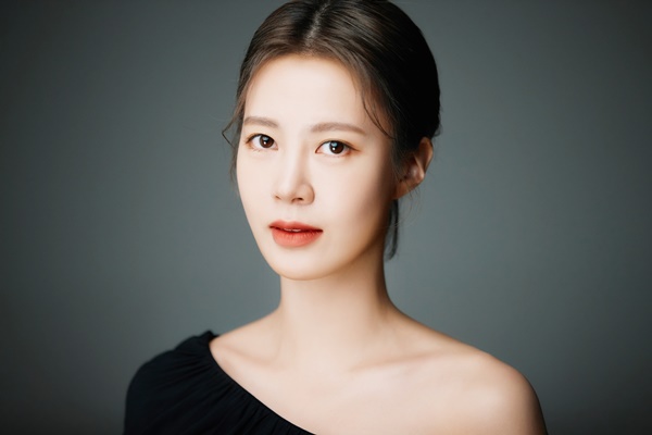 배우 최윤영은 OCN `경이로운 소문`에서 정의로운 형사 김정영 역을 맡아 시청자들의 호평을 받았다. 제공|킹스랜드