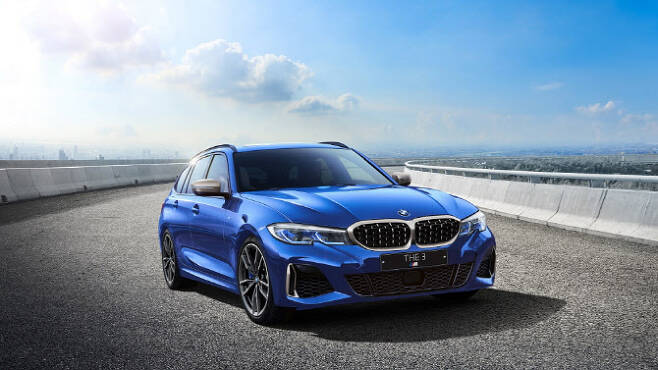 BMW 샵 온라인 1월 한정판_M340i xDrive 투어링 산 마리노 블루 (사진=BMW 코리아)