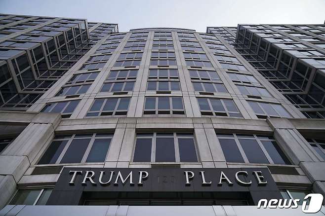 미국 뉴욕 맨해튼 소재 아파트 '트럼프 플레이스'  © AFP=뉴스1