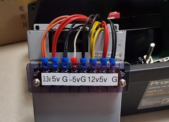 (3.3V부터 -5V, 12V 까지 완벽 지원되는 파워를 장착했다)