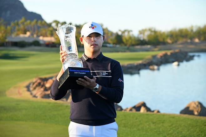 김시우는 미국프로골프(PGA)투어 아메리칸 익스프레스에서 개인 통산 세 번째 우승 트로피를 들었다. PGA투어-게티이미지 제공