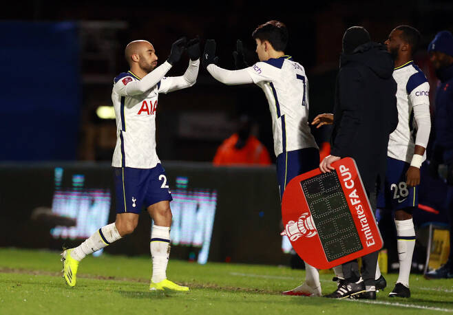 Soccer Football - FA Cup - Fourth Round - Wycombe Wanderers v Tottenham Hotspur - Adams Park, High Wycombe, Britain - January 25, 2021 Tottenham Hotspur's Son Heung-min comes on as a substitute to replace Lucas Moura REUTERS/Hannah Mckay







<저작권자(c) 연합뉴스, 무단 전재-재배포 금지>