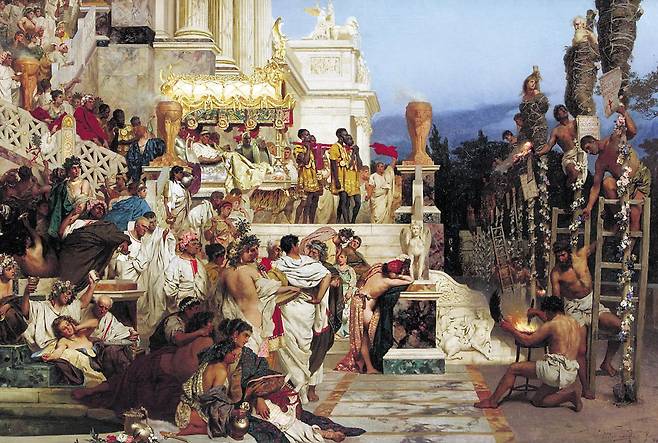 서기 64년 로마 대화재 당시, 네로 황제는 로마 시민들과 갈등을 빚던 초기 기독교인들에게 화재 책임을 뒤집어씌웠다. 수많은 기독교 신자가 체포돼 맹수의 먹이로 던져지거나 십자가형에 처해졌다. 네로가‘황금 궁전(Domus Aurea)’앞에서 기독교인들을 산 채로 화형에 처하는 모습을 묘사한 폴란드 화가 헨리크 시에미라즈키의 그림‘네로의 횃불’(Nero’s Torches·1876년作). 폴란드 크라쿠프 국립미술관 소장. /위키피디아