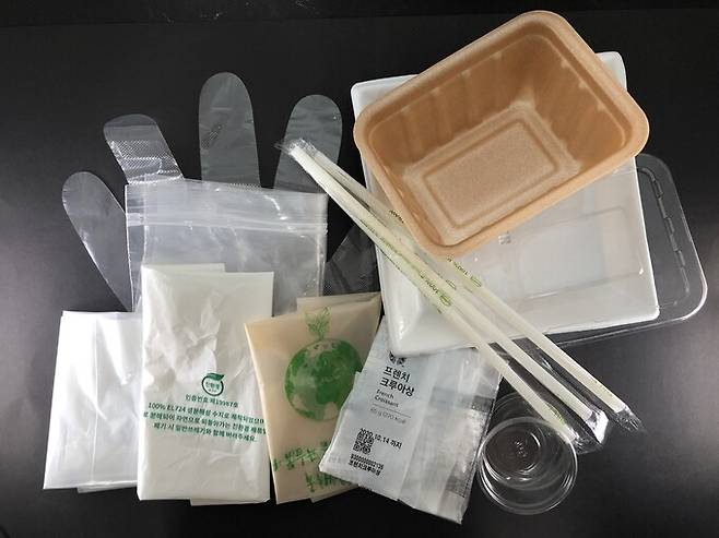 생분해 플라스틱 소재로 만든 포장재. 녹색연합 제공