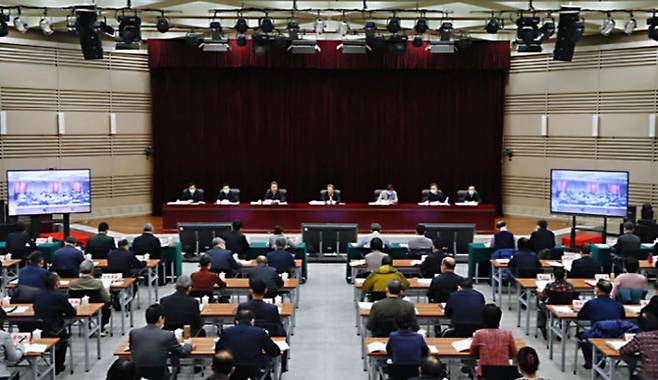 지난 22일 베이징에서 열린 전국 지식재산권 국장 회의에서 참석자들은 지적재산권 보호를 전면 강화해 지적재산권 업무의 질높은 발전을 추진하기로 결의했다.                                                                                                              사진 중국 국가지적재산권국