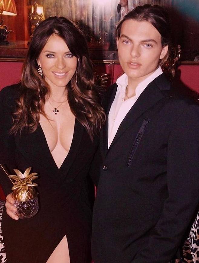 할리우드 배우 엘리자베스 헐리와 그의 아들 데미안 헐리/사진=데미안 헐리 인스타그램