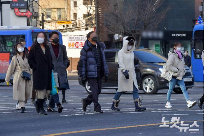 마스크를 쓴 시민들. 박종민 기자