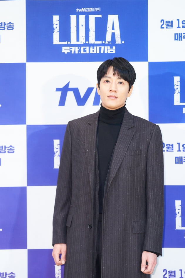 김래원은 '루카: 더 비기닝'에서 세상을 뒤바꿀 능력을 숨긴 채 쫓기게 된 남자 지오 역을 맡았다. /사진제공=tvN