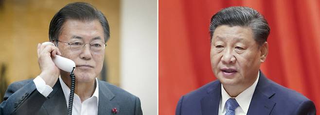 문재인 대통령(왼쪽)이 26일 오후 청와대에서 시진핑 중국 국가주석과 전화 통화하고 있다.(사진=청와대·연합뉴스)