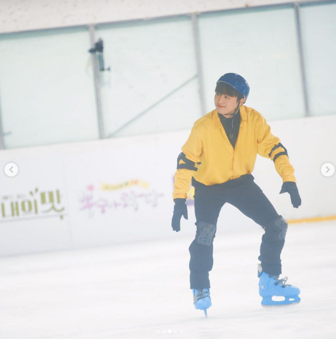 Mr. Trotman is riding the Ice skate and returning to the concentric smile is revealed to the public.Mr. Trot said on the official SNS on the 27th, Run ~ ~ ~ Today Mr. Trotman runs to see you ~ ~ ~ ~ ~ ~ I wonder who is the throne of the king!And posted a preliminary cut of the TV Chosun King King Sejong Institute broadcasted on this day.In the picture Mr Trotman is smiling like a child with a blue helmet, elbow protector knee protector.Singer Jang Min-ho, Kim Hee-jae, Lee Chan-won, and Young Tak took a relaxed pose, while Lim Young-woong laughed with a sloppy expression, raising questions about his skating skills.The trailer released on the homepage on the day featured Lee Sang-hwa, an ice prize winner, and Mr. Trot stars who were skating training were drawn.Especially, Young Tak in hot pink clothes was revealed on the Ice, and it was curious.Young Tak was absent from the broadcast on the 20th, but he will appear on the broadcast on the day.Photo Sources TV Chosun