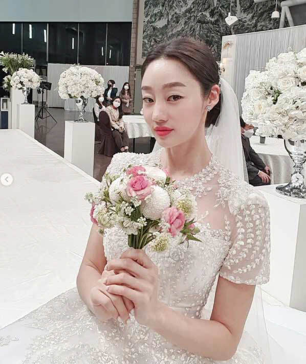 Actor Choi Yeo-jin has unveiled the filming scene of Wedding Dress.Choi Yeo-jin posted a picture on Instagram on the 27th, writing, I...marriage...not yet...no.In the open photo, Choi Yeo-jin is wearing a Wedding Dress and taking an elegant pose with a bouquet.Choi Yeo-jin has released a new KBS2 The Count of Monte Cristo drama shooting.Meanwhile, KBS2 The Count of Monte Cristo starring Choi Yeo-jin Lee So-yeon is scheduled to be broadcast on February 15th.