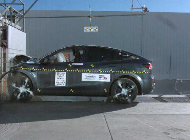 미국 NHTSA가 공개한 테슬라 모델 Y 정면 충돌 테스트 결과 사진. 우리나라도 NHTSA처럼 전기차 안전 테스트를 올해부터 진행한다.