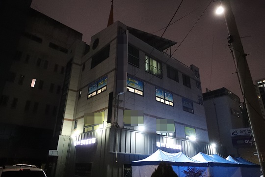 26일 오후 광주 광산구 운남동 광주TCS국제학교에 불이 켜져 있다. 연합뉴스