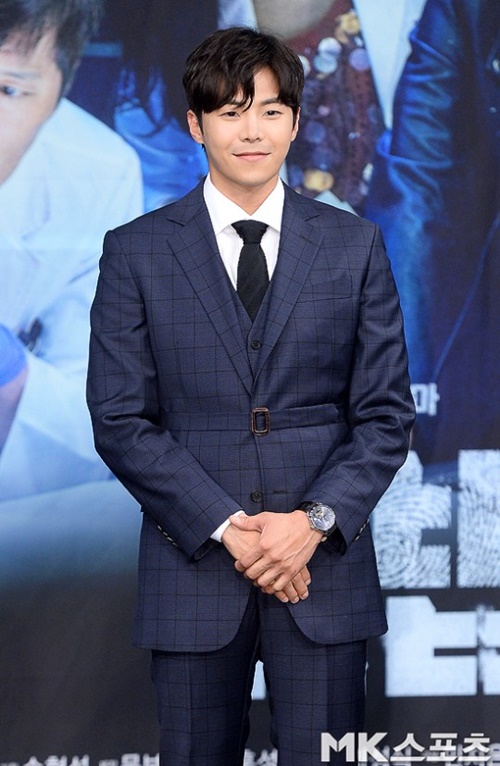 배우 박은석이 파양 논란에 대해 직접 사과글을 올렸다. 사진=DB