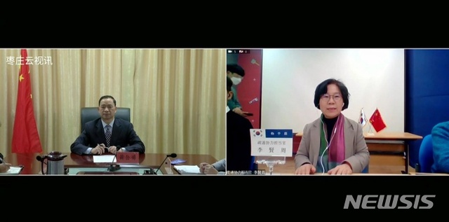 양평군 이현주 소통협력담당관(오른쪽)과 중국 조장시와 비대면 교류 논의.