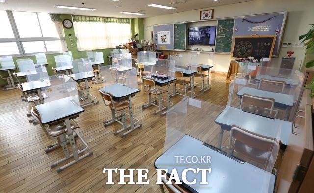 IM 국제 학교 관련 서울시 2개소의 학교를 검사한 결과 학생과 교사 등 40명이 전원 음성으로 확인됐다. 사진은 기사와 무관 /더팩트 DB