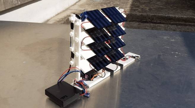대구대 전자전기공학부 학생들로 구성된 ‘Team 4’의 태양광 패널 블라인드 시제품. 대구대 제공